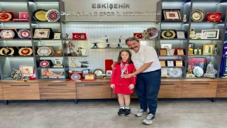 Özel sporcu Elif Ertekin çifte başarısı gururlandırdı