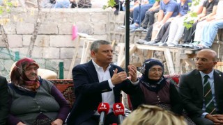 Özgür Özelden gaf: Kayseriye CHPli belediyede getireceğiz