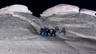 Peribacasının tepesinde mahsur kalan turisti AFAD ekipleri kurtardı