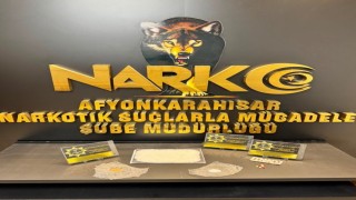 Polis durdurduğu iki otomobilde uyuşturucu ele geçirdi