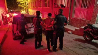 Polise mukavemet gösteren genç ters kelepçe yapılarak gözaltına alındı