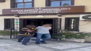 Polise yakalanmamak için saçını kazıttı, yine kaçamadı