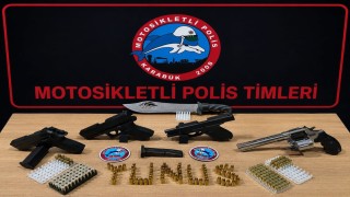 Polisin şüphe üzerine durdurduğu araçtan silah çıktı