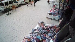 Polisten kaçan şüpheliyi vatandaş yakaladı, o anlar kamerada