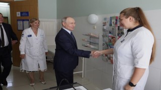 Putinden Japonyanın hak iddia ettiği Kuril adalarına ilk ziyaret