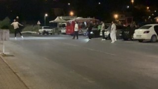 Rahatlıkları pes dedirtti: İşlek caddede top oynadılar