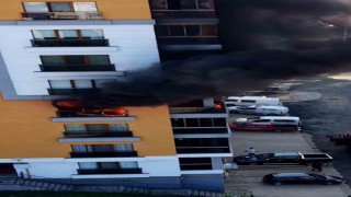 Rizede 10 katlı apartmanın 4. katında çıkan yangın korkuttu