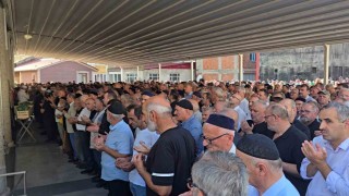 Rizede denizde boğulan iki kardeş son yolculuklarına uğurlandı