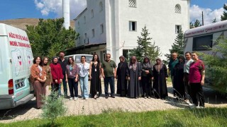 Sağlık ekipleri Yurtbaşı Mahallesinde vatandaşlarla buluştu