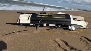 Sahile vuran dron parçası ekipleri harekete geçirdi