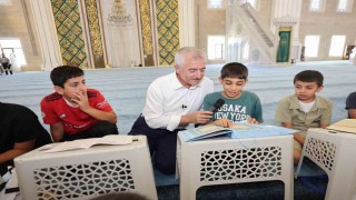 Şahinbey Millet Camiinde çocuklar hem eğleniyor hem de Kuran-ı Kerim öğreniyor