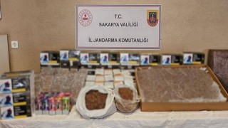 Sakaryada kaçakçılık operasyonu: 120 kilo tütün ve yüz binlerce makaron ele geçirildi