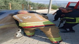 Samandağda araçta kilitli kalan çocuk kurtarıldı