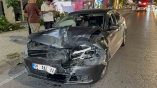 Samsunda otomobil hafif ticari araca arkadan çarptı: 1 yaralı