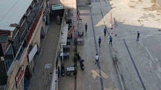 Şanlıurfada polis aracının camını bıçakla kırıp ekiplere saldırdı