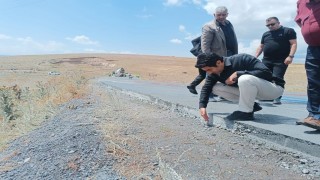 Sarıkamışta beton yol çalışmaları yerinde incelendi