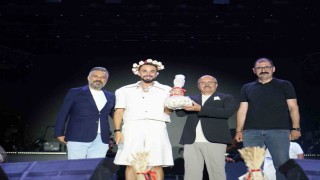Sarımsak festivalinde sahne alan Sefo, binlerce vatandaşa unutulmaz bir gece yaşattı