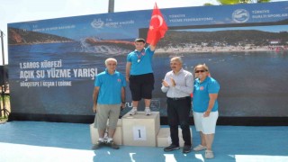 Saros Körfezinde Zafer Bayramına özel yüzme yarışmasında 200ü aşkın sporcu kulaç attı