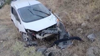 Sasonda hafif ticari araç takla attı: 1 yaralı