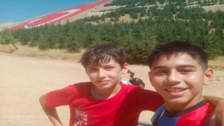 Scooterlarını bayrak sevgisi için sürdüler, zirvede dünyanın en büyük ay yıldızıyla buluştular