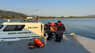 Sedir Adasında kayalıklardan üşen vatandaşa tıbbi tahliye
