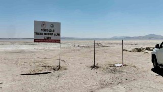 Seyfe Gölünde bilgilendirme tabelalarına vandalizm
