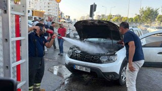 Seyir halindeki araç alev alev yandı