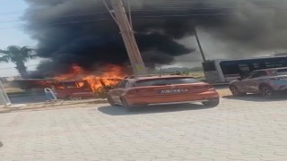 Seyir halindeki otomobil alev topuna döndü