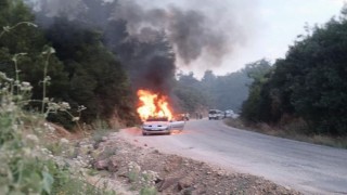 Seyir halindeki otomobil alevlere teslim oldu