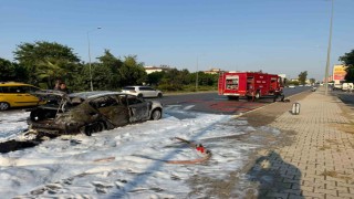Seyir halindeyken aniden alev alan otomobildeki 4 kişi yaralandı