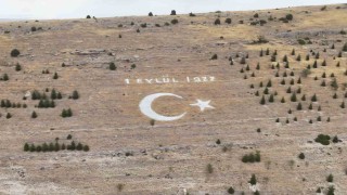 Seyitgazi Avdar bayırındaki dev ay yıldız için bakım ve boyama çalışması