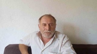 Sıcaktan bunaldı, yağmuru fırsat bilip adeta banyo yaptı