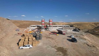 Siirtin altyapısını güçlendirecek beton santrali ve parke taşı üretim tesisinin kurulumu başladı