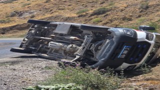 Siirtte hastaya giden ambulans devrildi