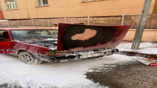 Siirtte park halindeki otomobil alevlere teslim oldu
