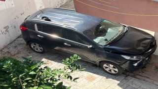 Sinopta otomobil apartman boşluğuna düştü