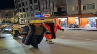 Sinopta padişah kostümüyle sıra dışı yürüyüş