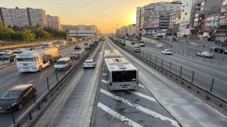 Şirinevlerde metrobüsün çarptığı kadın yaralandı