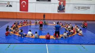 Sivasta minik güreşçiler için gelişim kampı başladı
