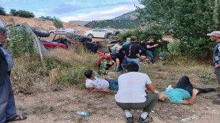 Sivasta traktör şarampole devrildi: 4 yaralı