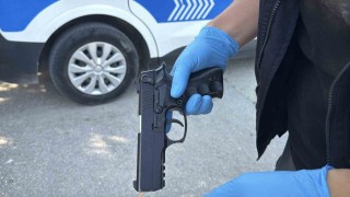 Sokak ortasındaki kavga sonrasında okulun önündeki çöp kutusunda tabanca çıktı