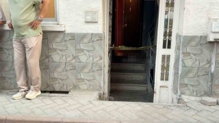Sokakta düşen yaşlı adam evinin kapısında hayatını kaybetti