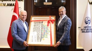 Son Başbakan Hatay’da Güreş Turnuvasını İzledi