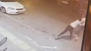 Sözlü tartışma büyüdü, yumruklar havada uçuştu