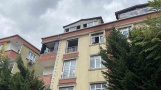 Sultangazide çocuk odasında başlayan yangın tüm daireyi sardı: Bina tedbir amaçlı boşaltıldı