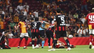 Süper Ligde yeni sezonun ilk kırmızı kartı Alexandros Kyziridise çıktı