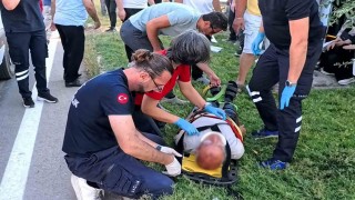 Sürücüsü rahatsızlanan servis minibüsü refüje çıktı: 6 yaralı