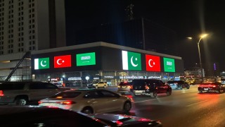 Suudi Arabistandaki simge yapılar, Türkiye, Pakistan ve Suudi Arabistan bayraklarıyla ışıklandırıldı