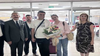 Tahrandan Vana direkt uçuşlar başladı: İlk turist kafilesi çiçeklerle karşılandı