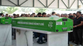 Takla atan otomobildeki genç hayatını kaybetti
